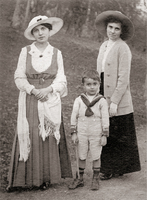 Cristina e Clotilde Garosci con Giorgio Agosti copia.jpg